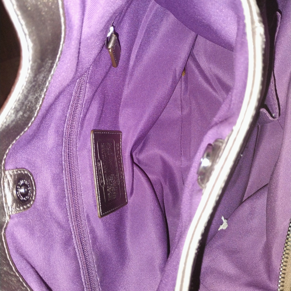 Elegant Metallic Shoulder Bag - Picture 5 of 9